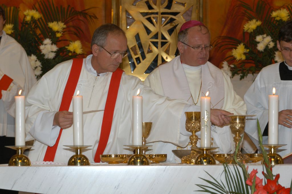 Nově vysvěcený jáhen při eucharistické službě , foto: P. Zuchnický