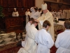 Vkládání rukou biskupa při svěcení na jáhny